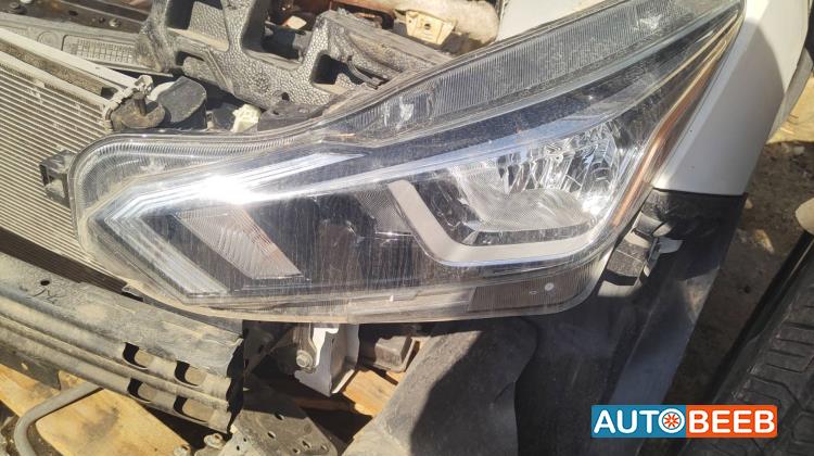 ضوء امامي شمال نيسان فيرسا 2023 2024