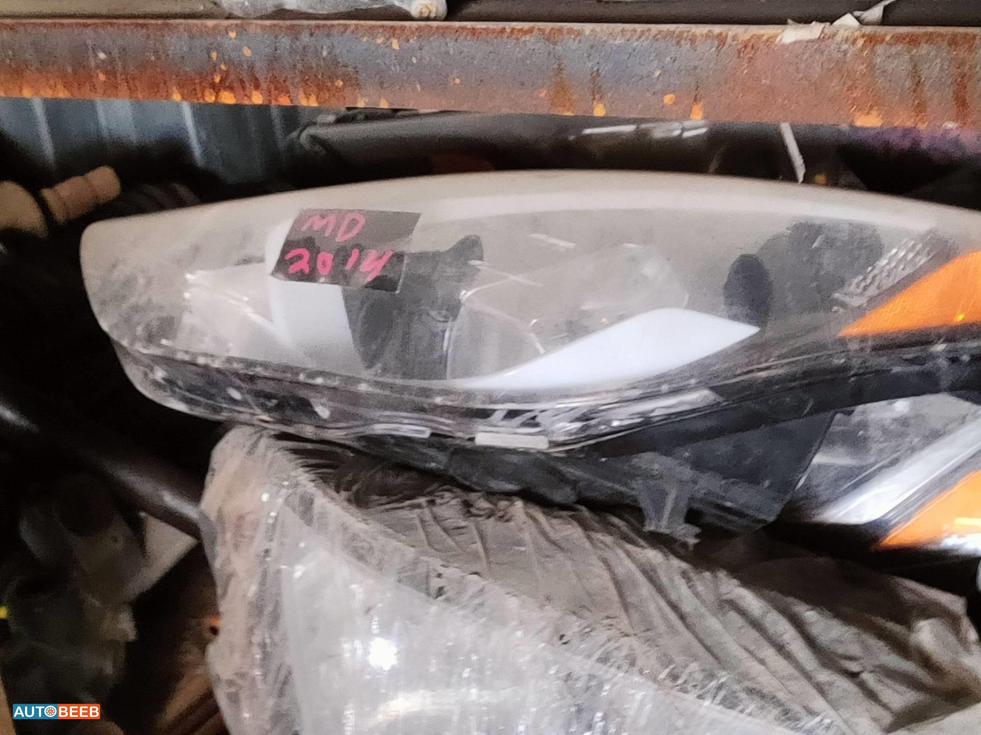 ضوء امامي يمين شمال هيونداي افانتي md 2014