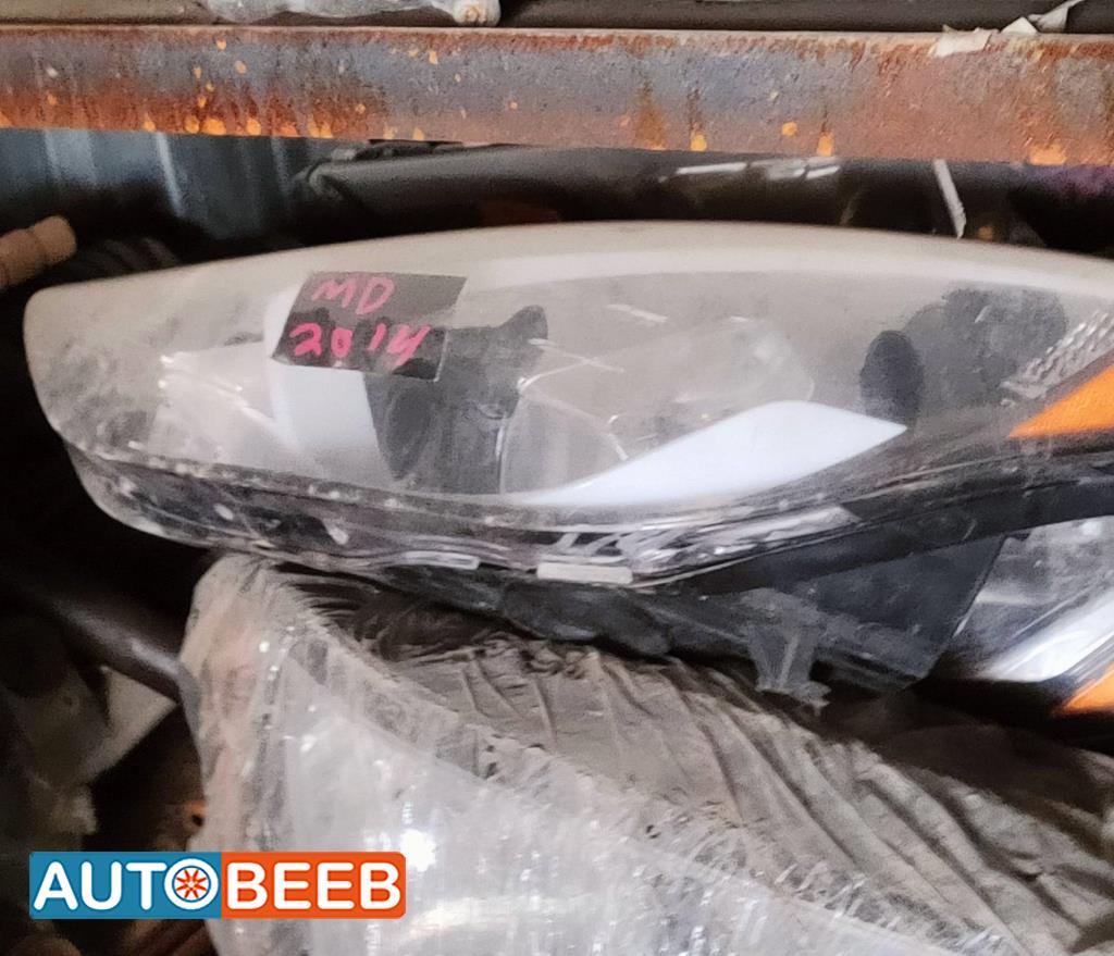 ضوء امامي يمين شمال هيونداي افانتي md 2014