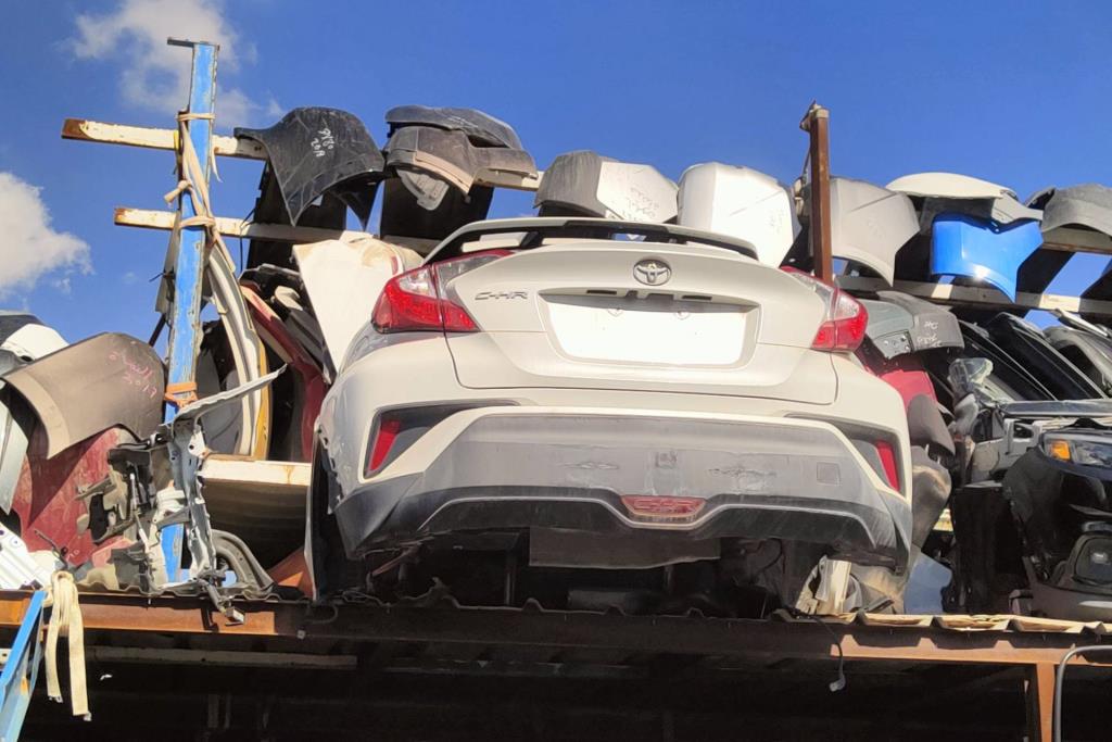 قصة خلفية تويوتا CHR 2024