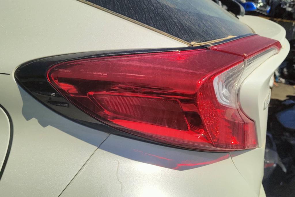 ضوء خلفي يمين شمال تويوتا CHR 2024