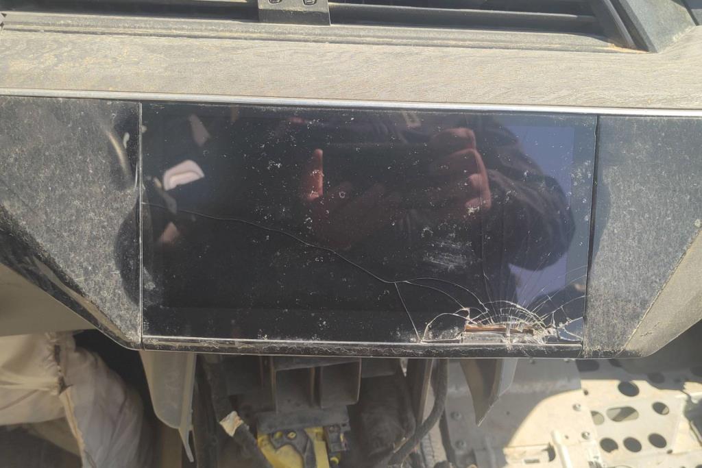 شاشة تابلوه اودي e ترون 2024