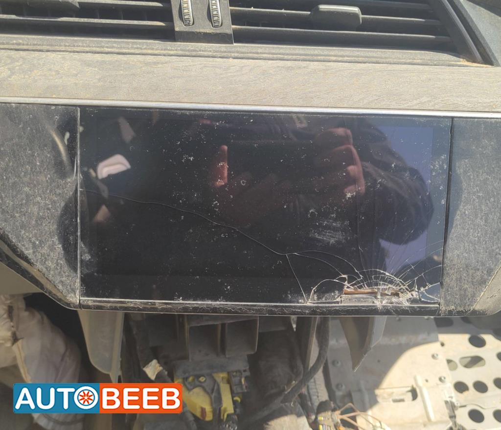 شاشة تابلوه اودي e ترون 2024