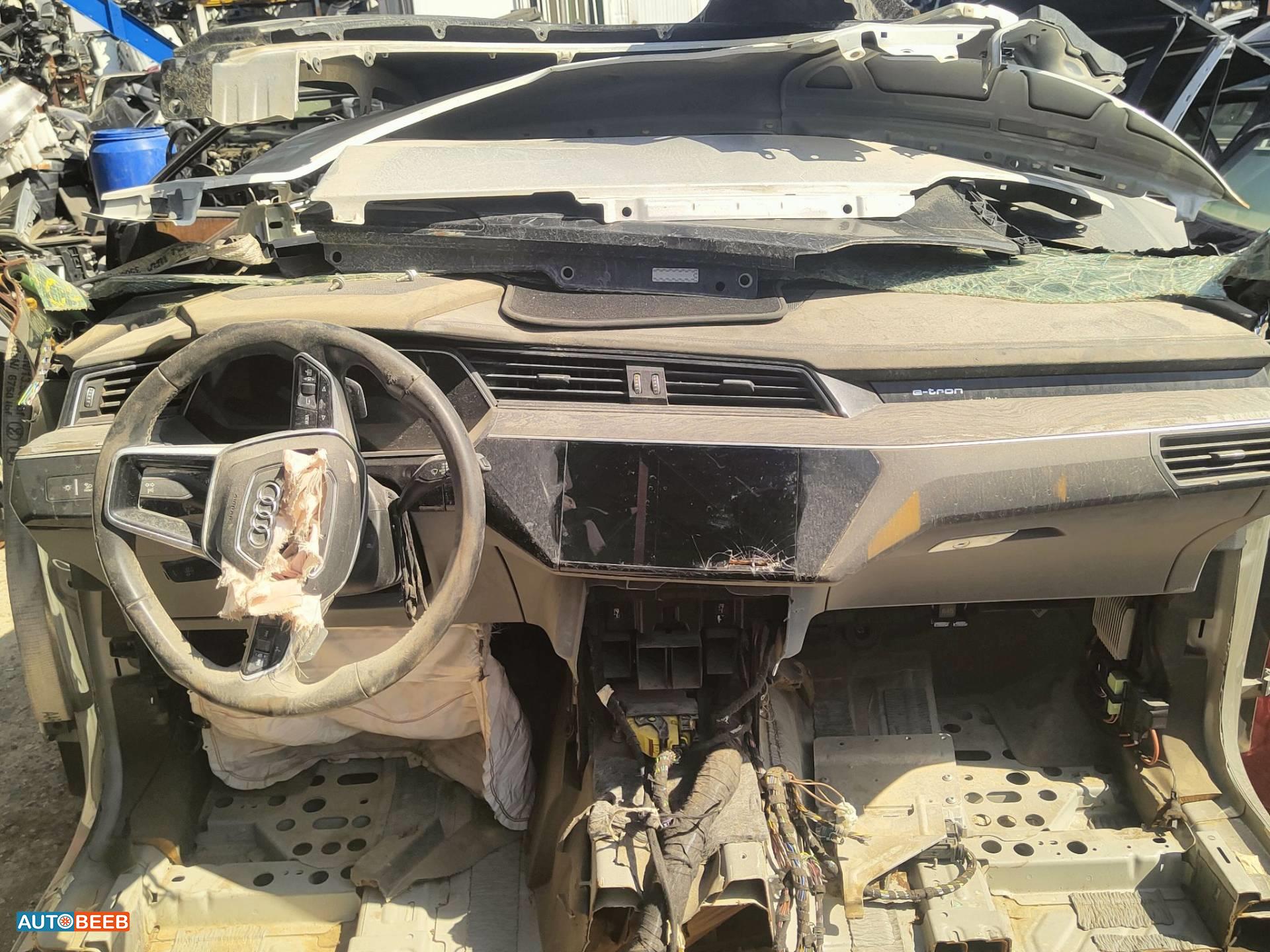 تابلوه كامل اودي E ترون 2024