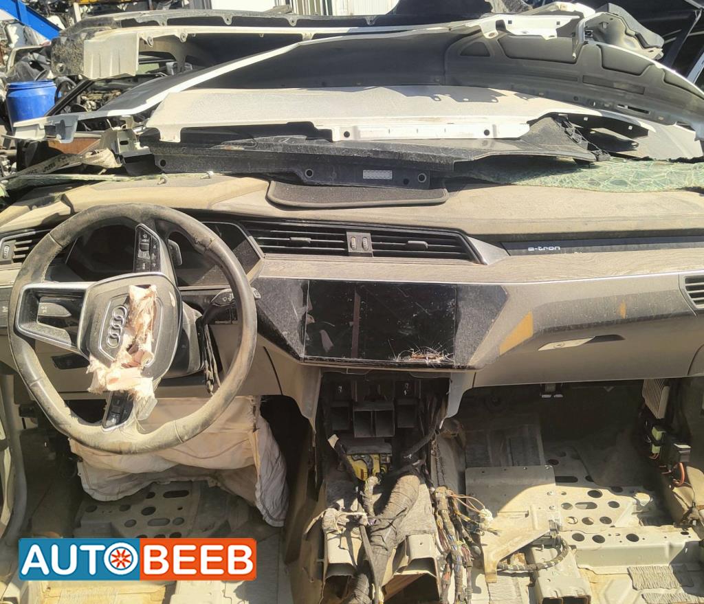 تابلوه كامل اودي E ترون 2024