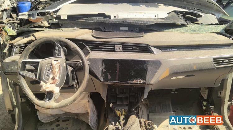 تابلوه كامل اودي E ترون 2024