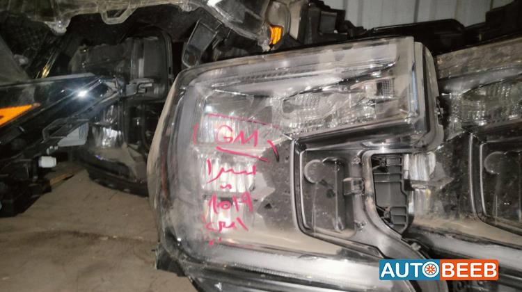 ضوء امامي يمين شمال جي ام سي سييرا 2019