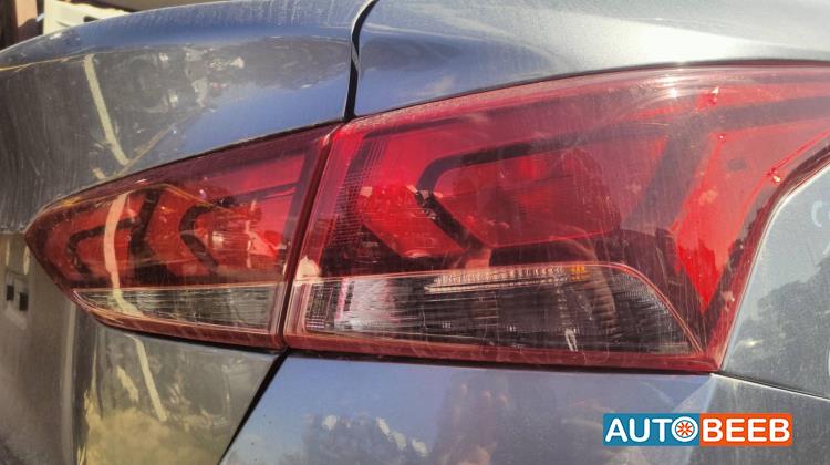 ضوء خلفي يمين شمال هيونداي اكسنت 2020