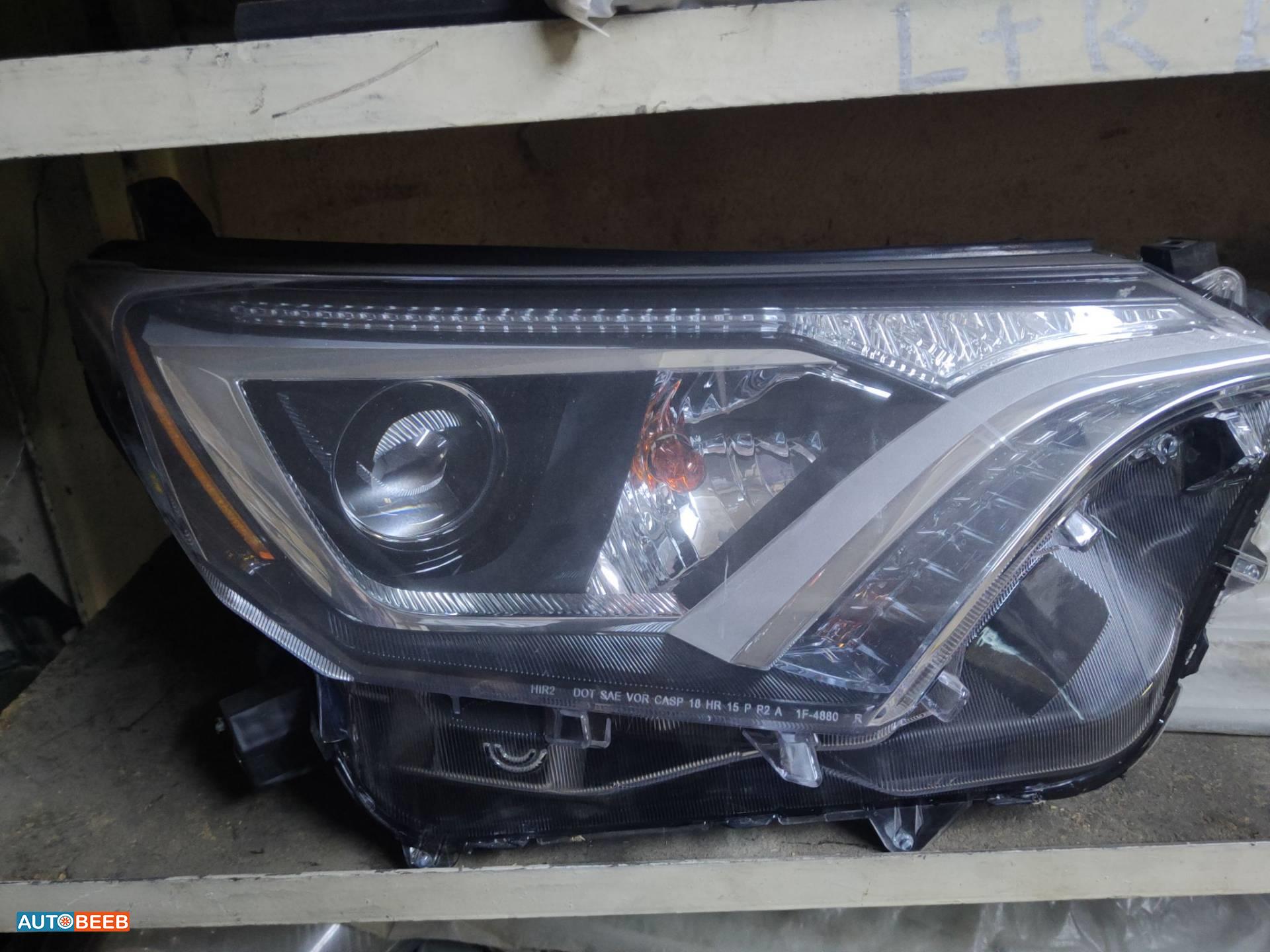 ضوء امامي يمين شمال تويوتا راف فور 2017