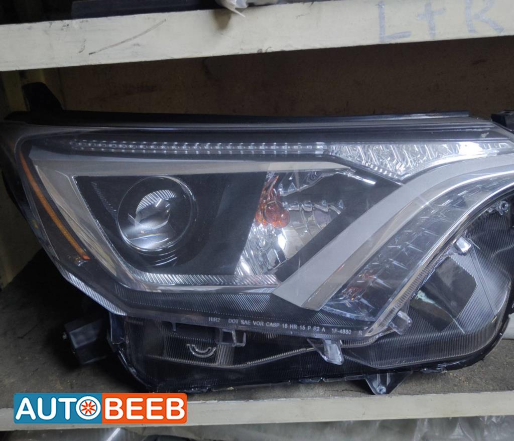 ضوء امامي يمين شمال تويوتا راف فور 2017