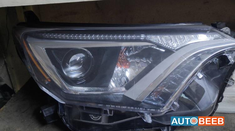 ضوء امامي يمين شمال تويوتا راف فور 2017