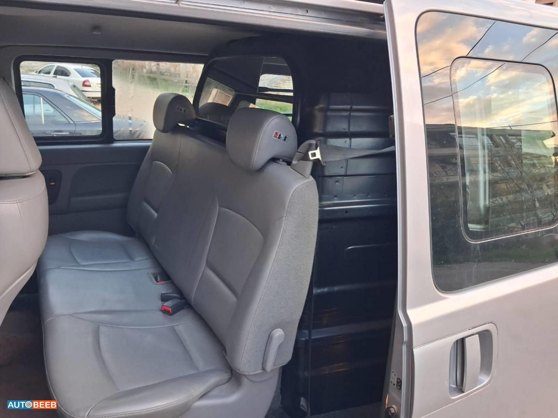 ميني باص هيونداي 2016