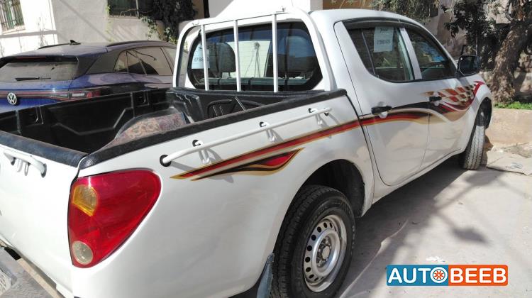 Mitsubishi L200 2012