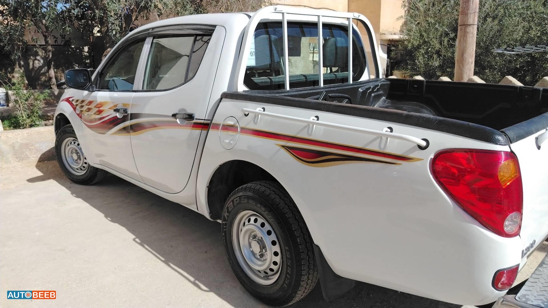 Mitsubishi L200 2012