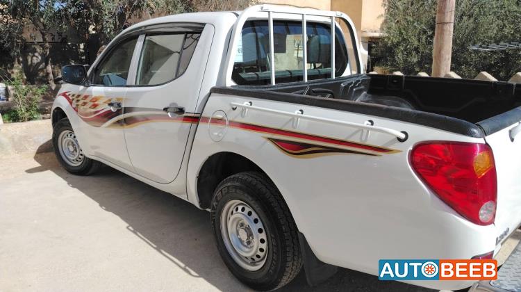 Mitsubishi L200 2012