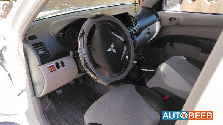 Mitsubishi L200 2012