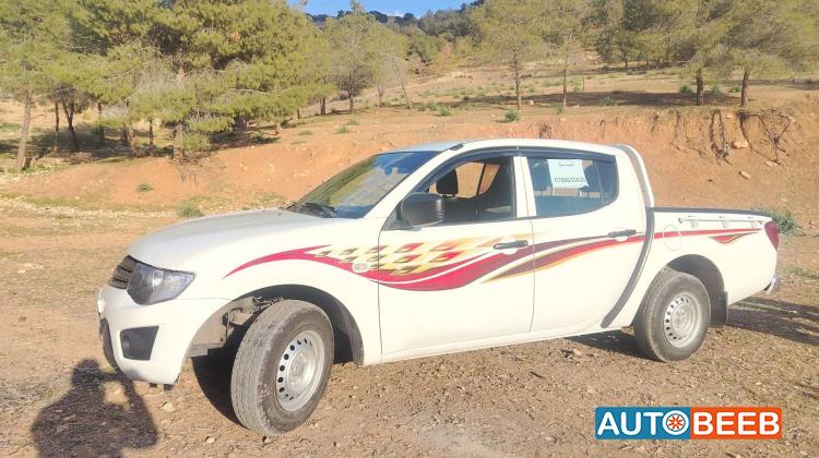 Mitsubishi L200 2012