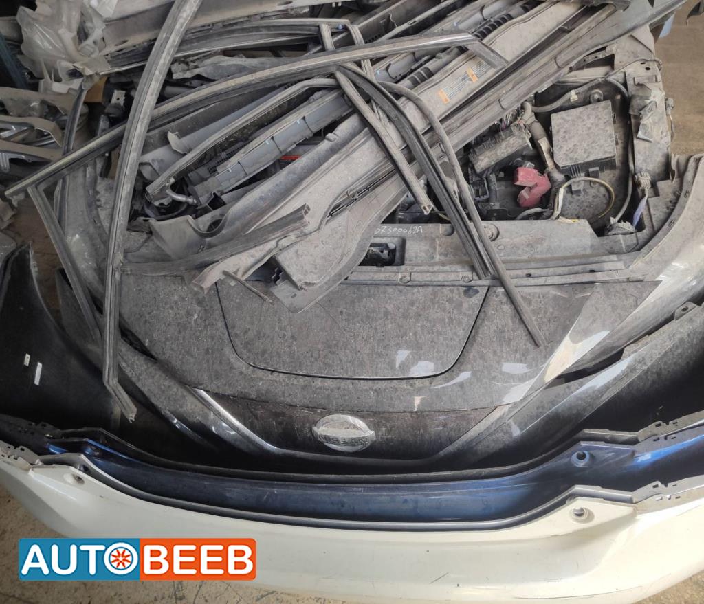 Body  Front clip Nissan Leaf