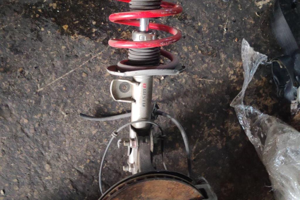  Shock Absorber Nissan Leaf