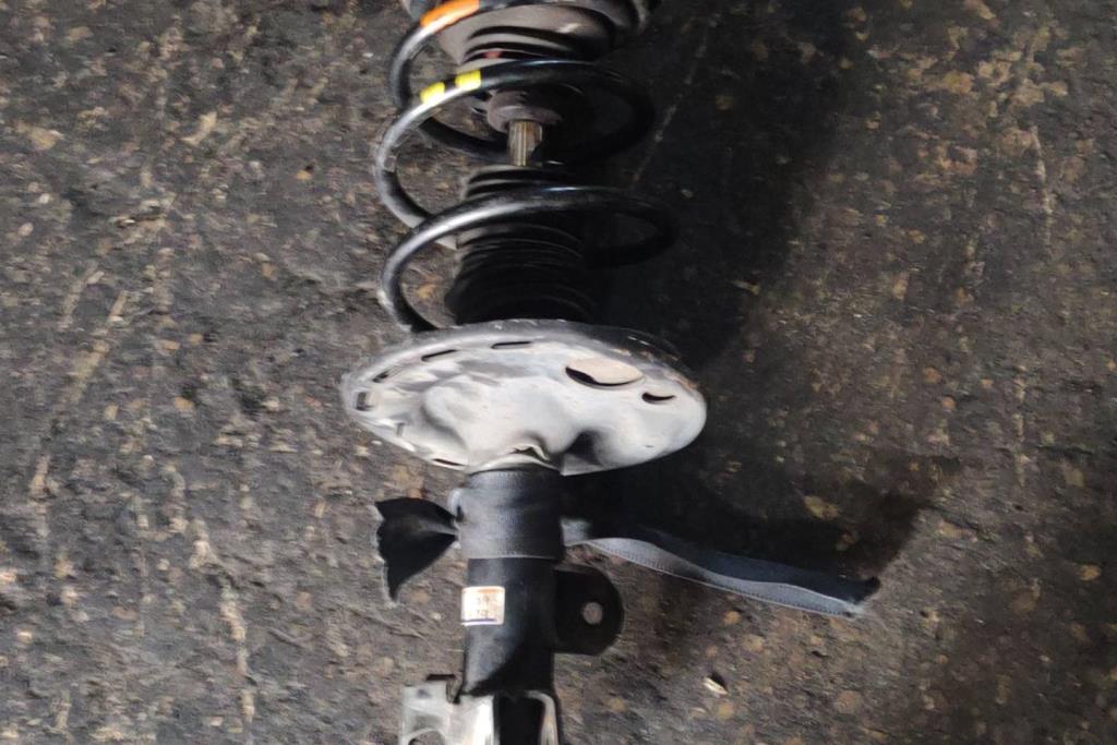 صنوبرص أمامي لكزس Hs25 2010