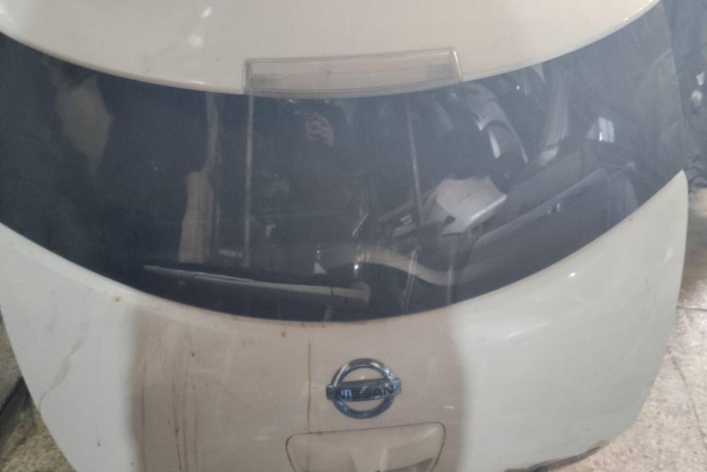Body  Trunk Nissan Leaf