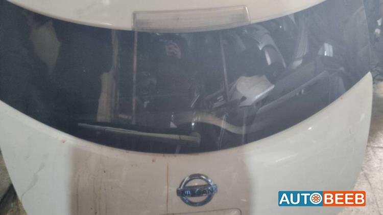 Body  Trunk Nissan Leaf