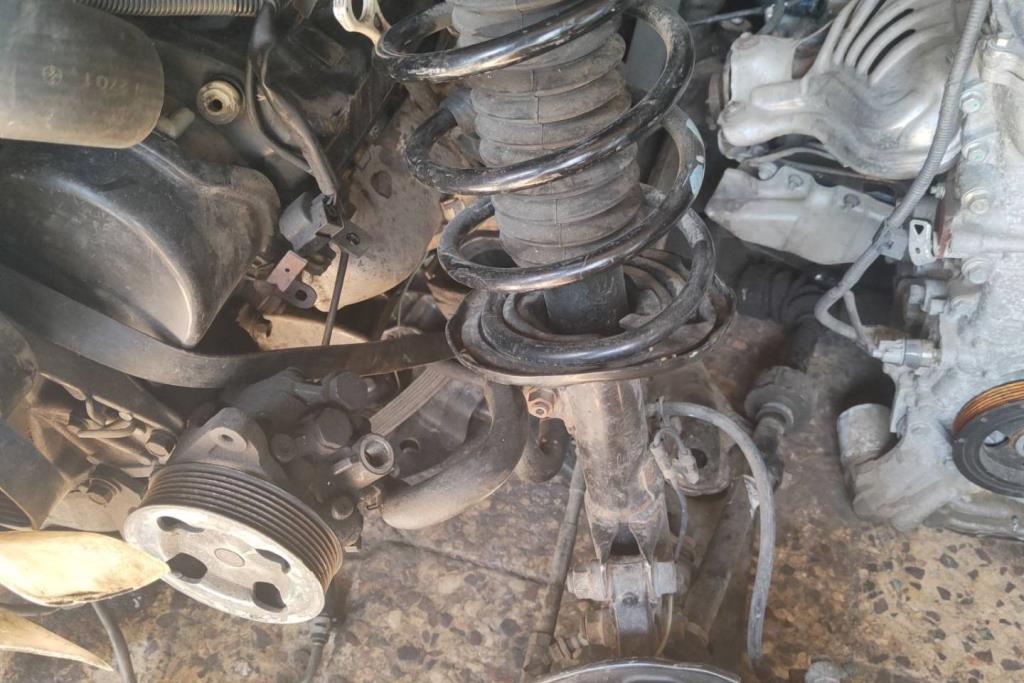  Shock Absorber Toyota Corolla