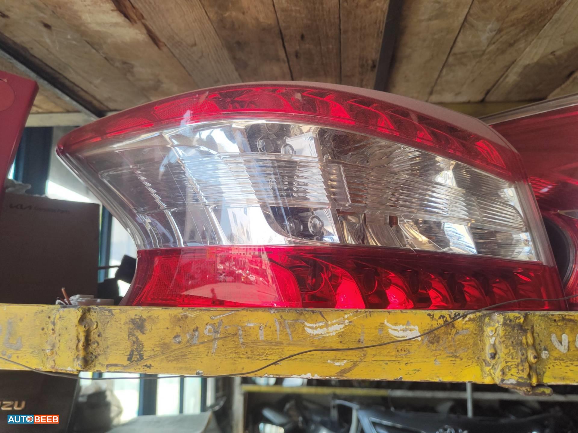 ضوء خلفي يمين شمال نيسان سنترا 2015 2016 2017