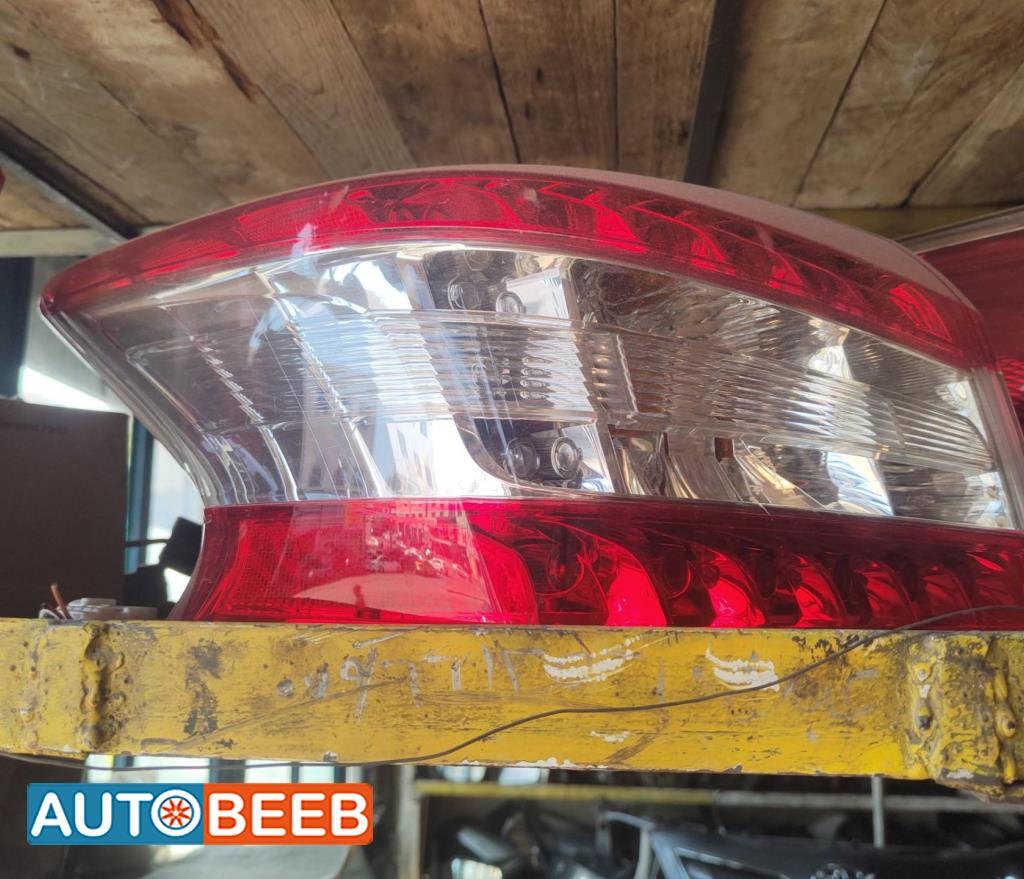 ضوء خلفي يمين شمال نيسان سنترا 2015 2016 2017