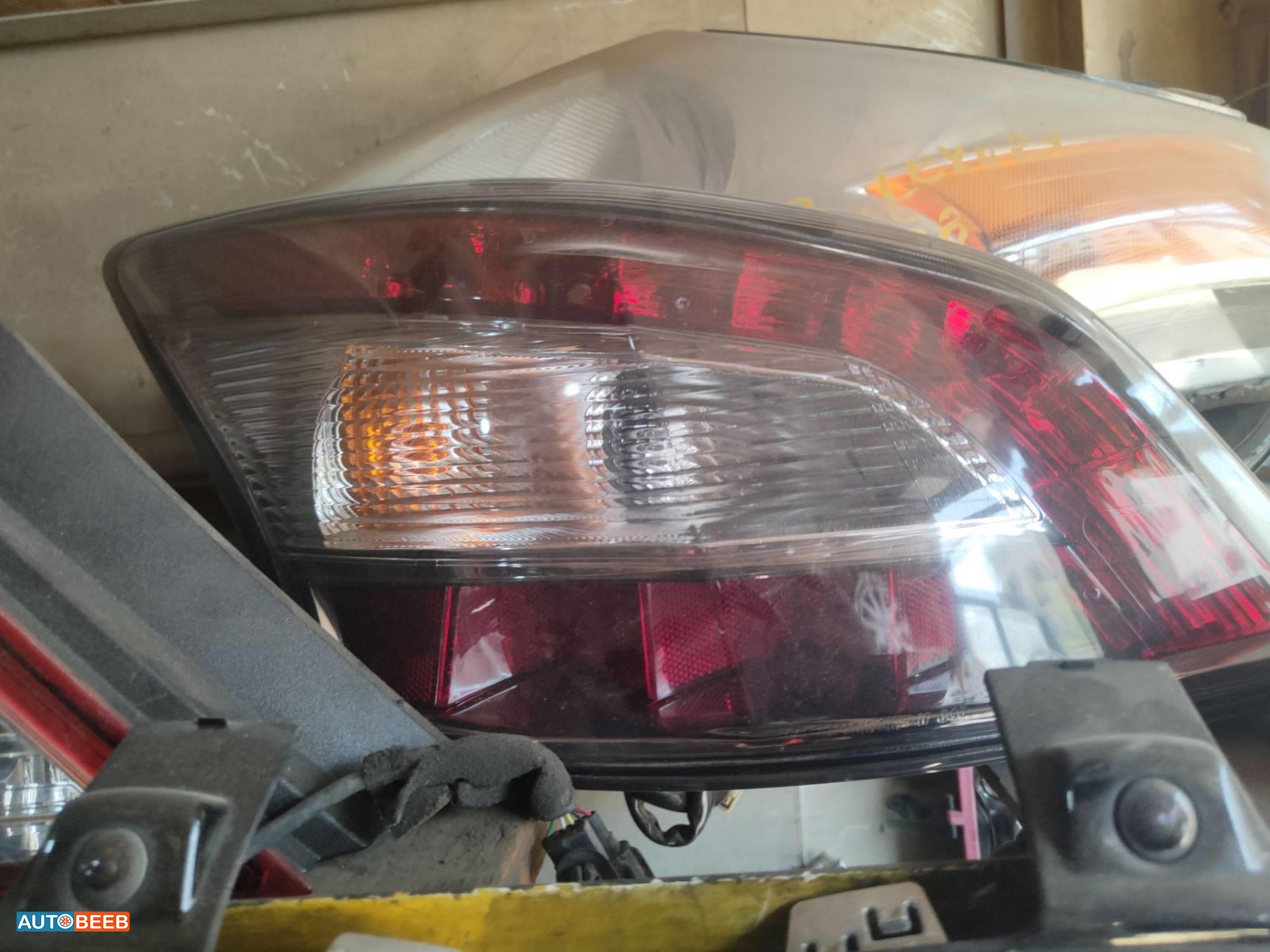 ضوء خلفي يمين شمال نيسان مكسيما 2014 2015