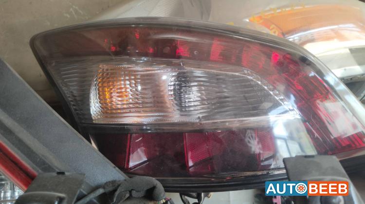 ضوء خلفي يمين شمال نيسان مكسيما 2014 2015