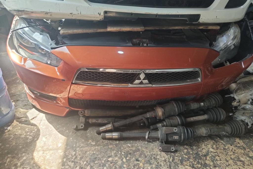 Body  Bumper Mitsubishi Lancer