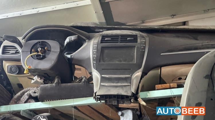 Cabin  Dashboard Lincoln MKZ
