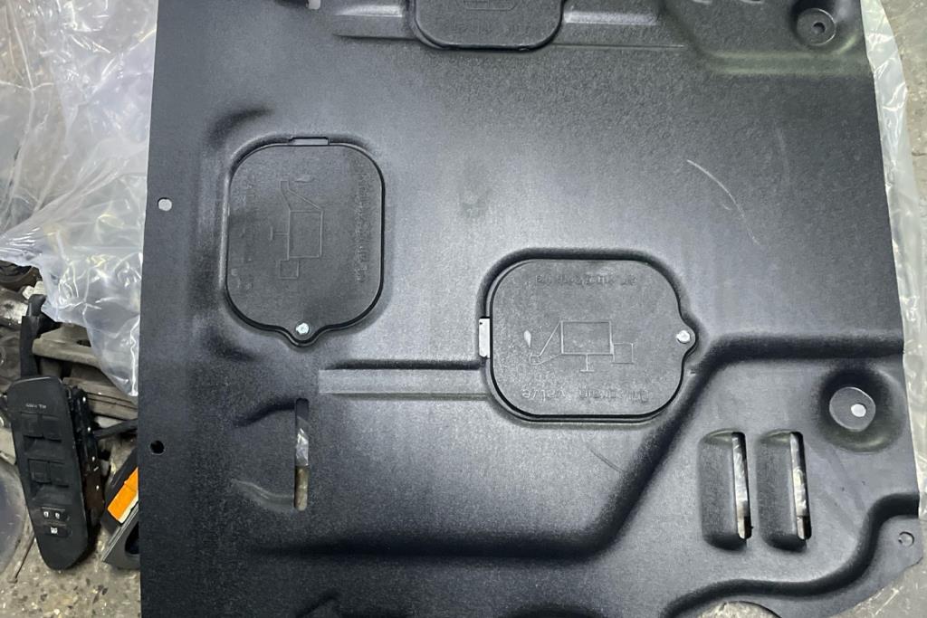 Body  RR BUMPER Ford Fusion