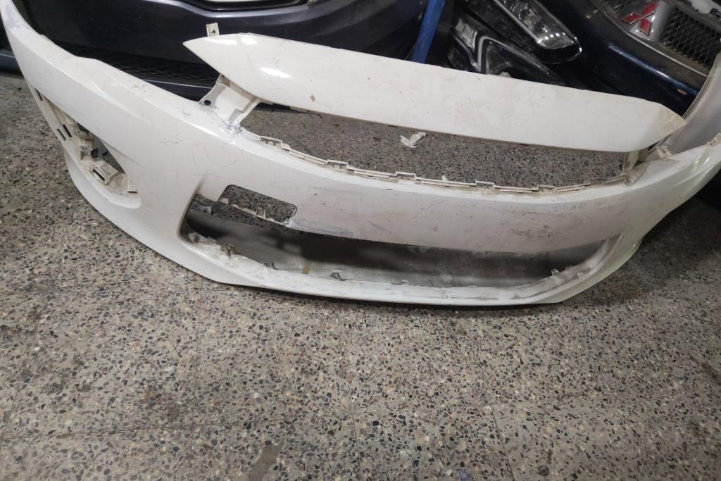 Body  Bumper Mitsubishi Lancer