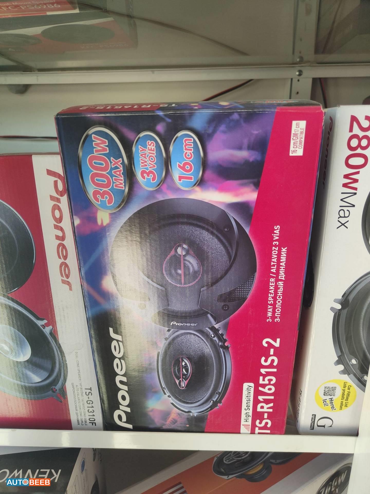 سماعات بايونير 300w