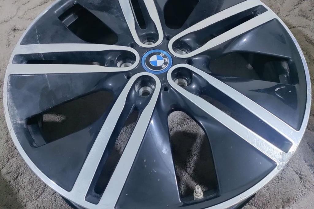 فردة جنط بي ام 