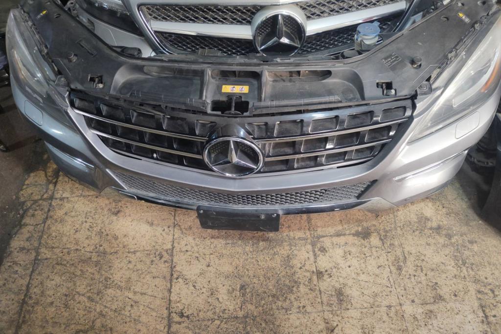 واجهة أمامية طمبون اضوية على يمين شمال مرسيدس E166 2014