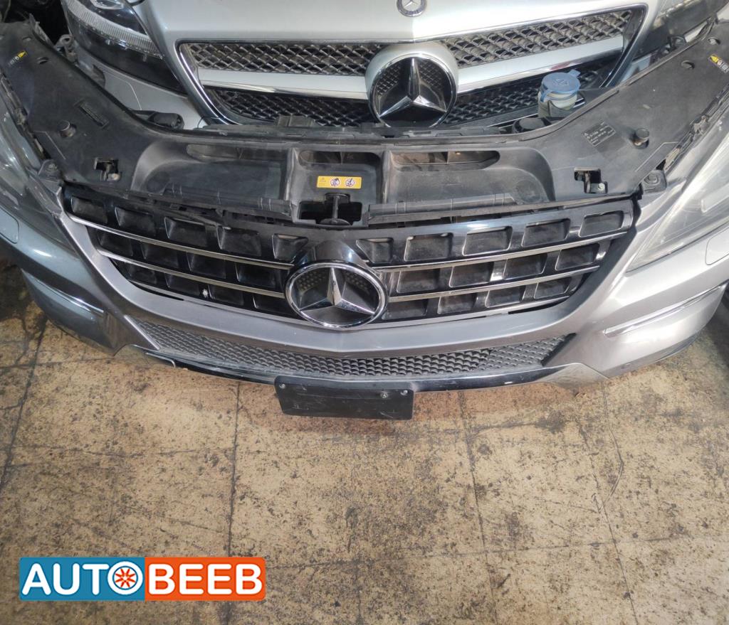 واجهة أمامية طمبون اضوية على يمين شمال مرسيدس E166 2014