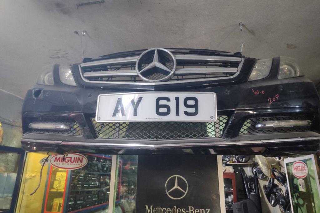 واجهة أمامية طمبون اضوية يمين شمال مرسيدس E207 2010