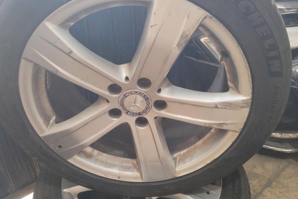 طقم جنطات مع كوشوك مرسيدس S350 قياس 18 