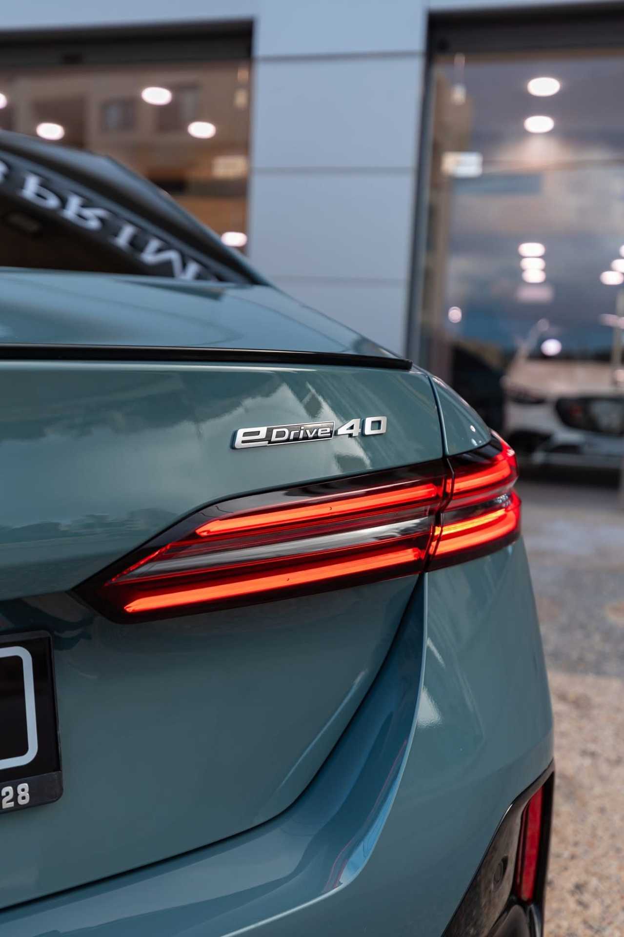 بي ام دبليو i5 2026