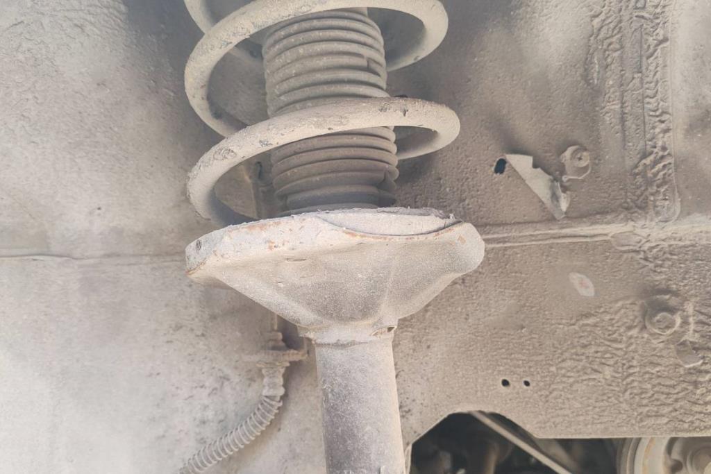  Shock Absorber Mitsubishi Lancer