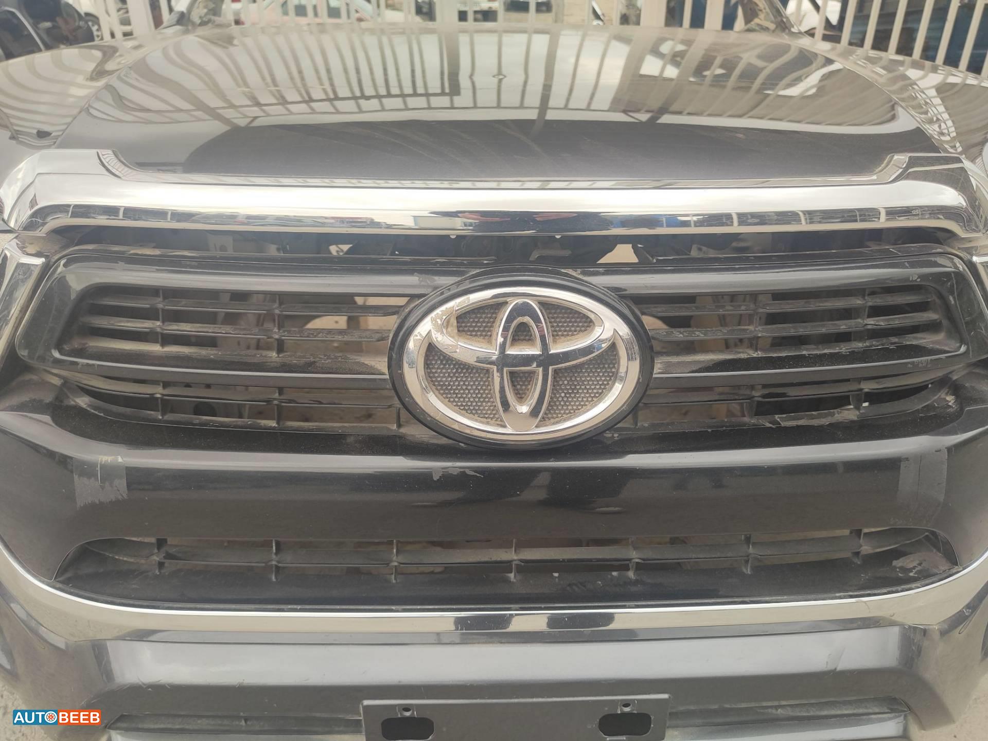 شل امامي تويوتا هايلوكس 2022 2023