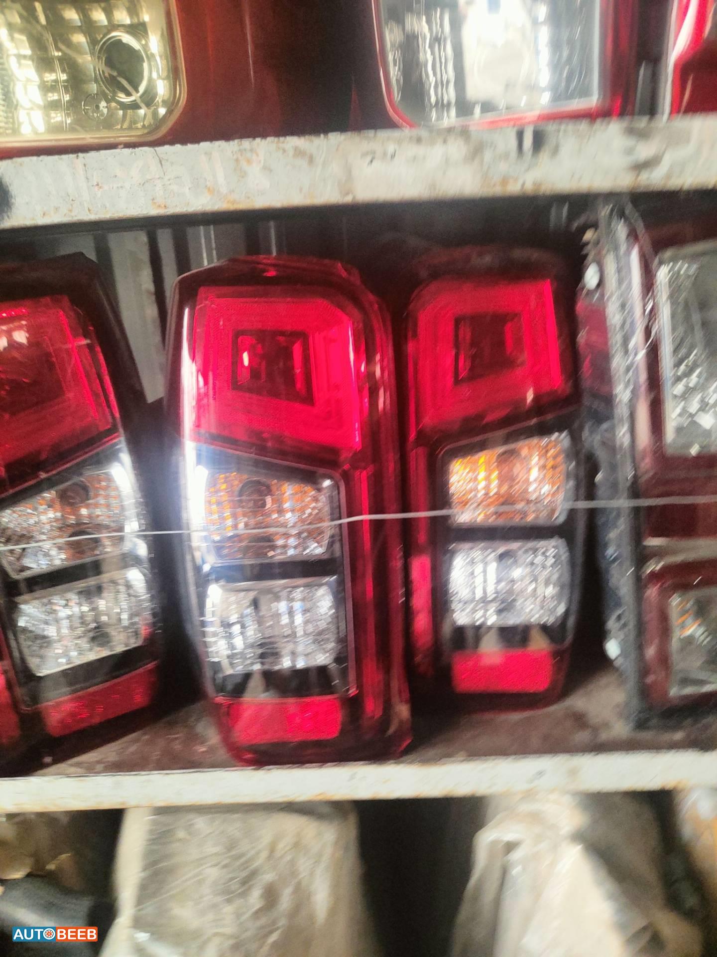 ضوء خلفي يمين شمال ميتسوبيشي L200 2022 2023