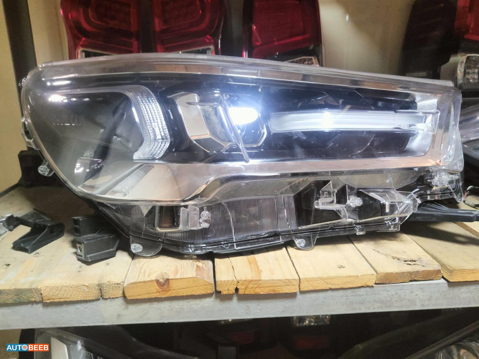 ضوء امامي يمين شمال تويوتا هايلوكس Led 2023 2024 2025