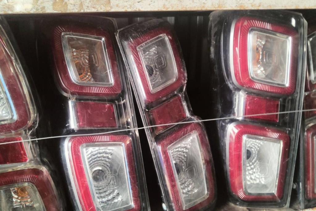 ضوء خلفي يمين شمال ايسوزو دي ماكس 2022 2023