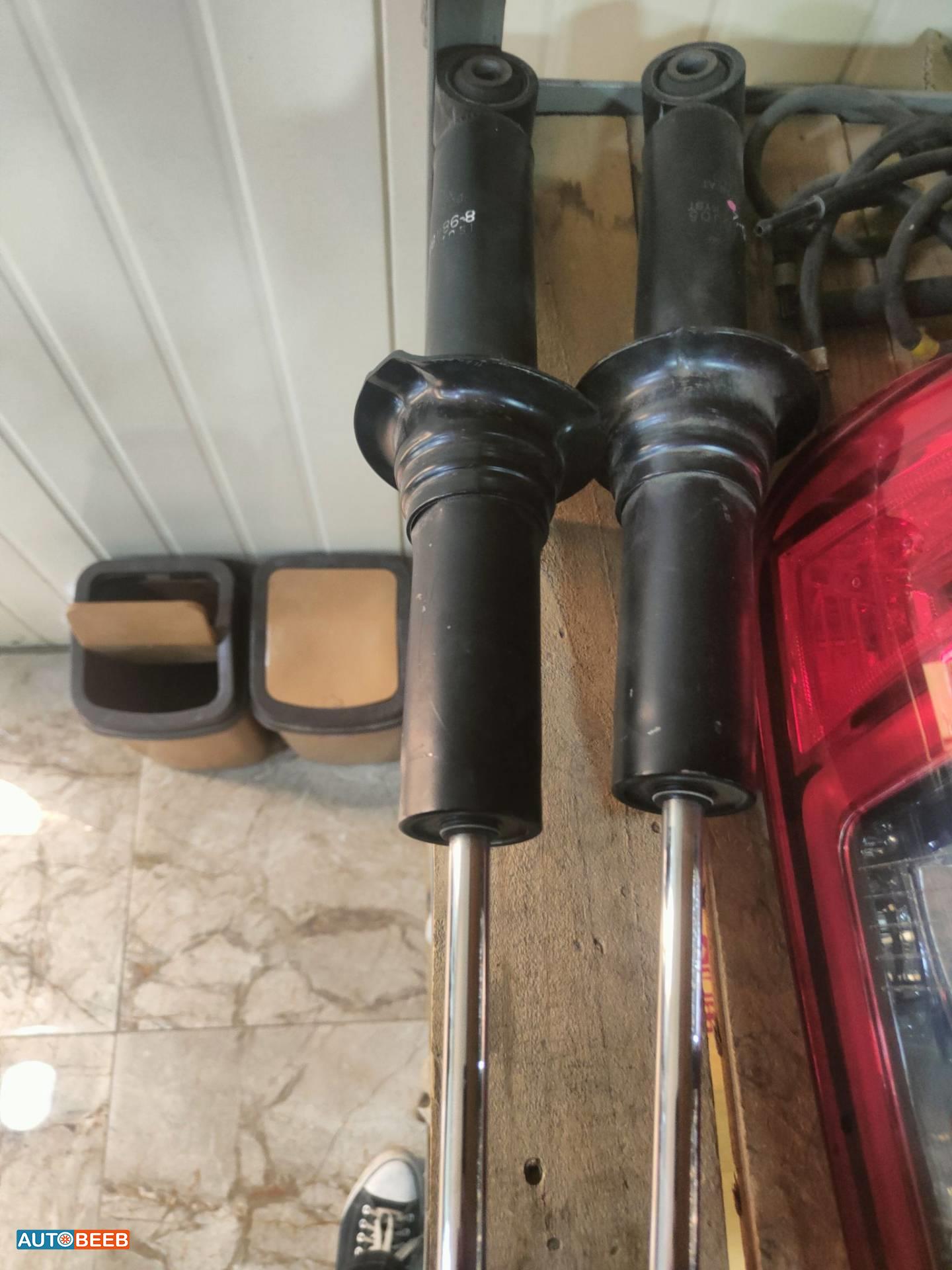  Shock Absorber Toyota Hilux