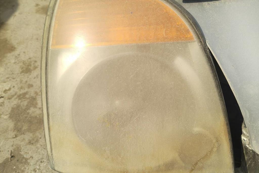 ضوء امامي يمين هيونداي اتش 1 ستاركس 2004 2005