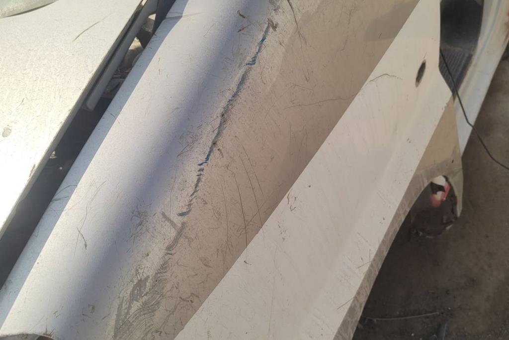 جناح أمامي يمين شمال هيونداي اتش1 ستاركس 2004 2005